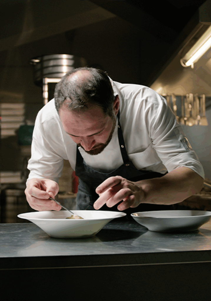Porträt des Küchenchefs des Gourmetrestaurants im Château des Thermes